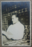 Barbat citind, perioada interbelica// fotografie, Romania 1900 - 1950, Portrete