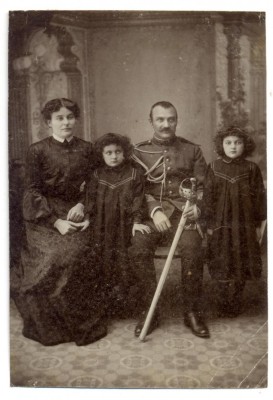 AD 1212 C. P. VECHE-OFITER CU SABIE SI MEMBRII FAMILIEI SALE-DEZLIPITA DIN ALBUM foto