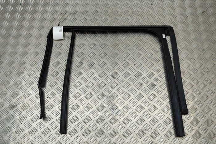 Bandou superior ușă dreapta spate BMW X1 F48 2016 OEM: 7362239,51337362239 25124417