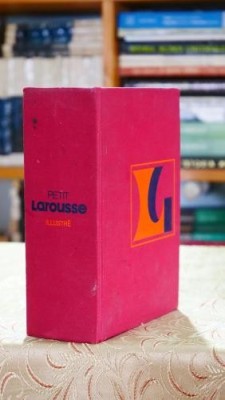 Petit Larousse illustre foto