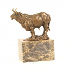 Bou-statueta din bronz pe un soclu de marmura SL-13