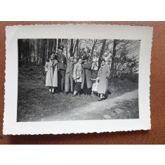 Fotografie, prieteni la plimbare, perioada interbelica