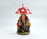 Lumanare decorativa Pitici si Bufnita sub Ciuperca 17 cm inaltime nefolosita