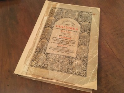 PSALTIREA 1943 TALMACITA DE PATRIARHUL NICODIM TIPARITA IN ZILELE REGELUI MIHAI I COMPLETA! STARE EXCELENTA: FORMAT PUTIN MAI MARE, &amp;quot;DE STRANA&amp;quot; foto