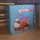 HELLO KITTY : CADOURI PENTRU POFTICIOSI ( RETETE LA MODA ) , 2014 , GERMANIA ( IN LIMBA ROMANA ) *