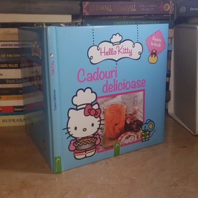 HELLO KITTY : CADOURI PENTRU POFTICIOSI ( RETETE LA MODA ) , 2014 , GERMANIA ( IN LIMBA ROMANA ) * foto