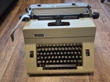 Masina de scris vintage Robotron 24 car lung originala Germania de Est RDG