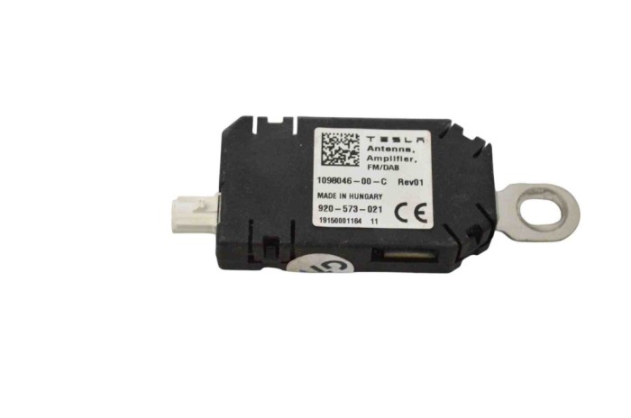 Amplificator de antena TESLA MODEL 3 2020 OEM: 1098046-00-C