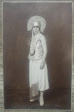 Domnisoara cu palarie extravaganta// foto tip CP 1928