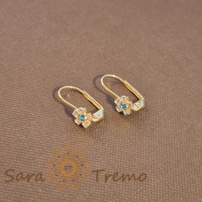 Cercei placati cu aur 18K, decor floral cu cristal zirconia bleu si cristale albe foto