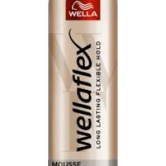 Wellaflex Spumă pentru păr cu fixare ultra puternică, 200 ml