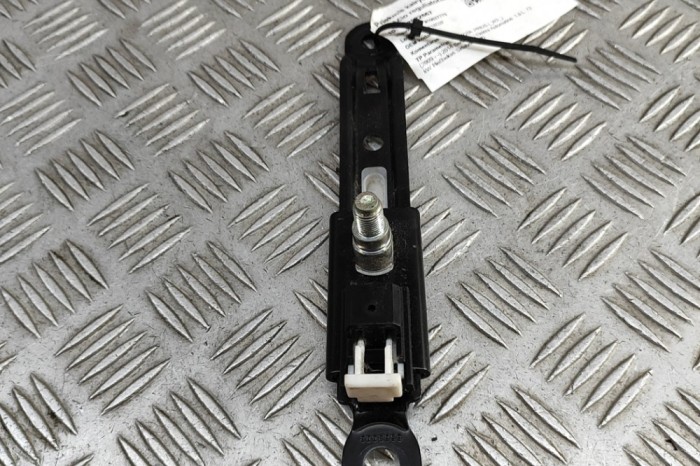 Reglaj &icirc;nălțime centura st&acirc;nga față TOYOTA PRIUS _W3_ 2014 OEM: 73200-53010 | 32022667