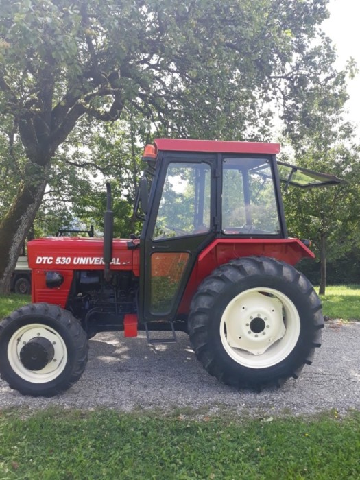 Tractor Universal 530 DTC