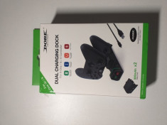 Stand dual incarcare controller XBOX One + Acumulatori 800 mAh foto