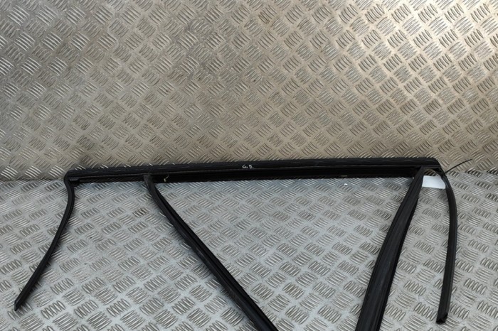 Bandou superior ușă dreapta spate BMW X7 G07 2022 OEM: 7431136 25029490