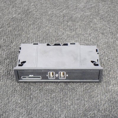 Port USB/AUX-In MERCEDES-BENZ C W205 2017 OEM: A2058200526 10608681 foto