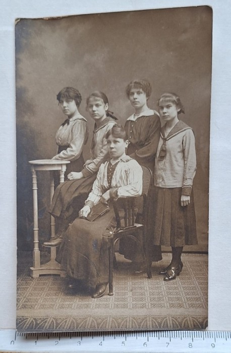 Carte poștală foto &ndash; Familie Zmărăndescu &ndash; București cca 1910&ndash;1915 &ndash; &bdquo;Mama cu fetele&rdquo;