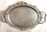 Tavă metalică Art Nouveau placată cu argint cu două m&acirc;nere din 1900