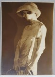 STUDIO MIMOSA , TANARA CU PALARIE , FOTOGRAFIE INTERBELICA