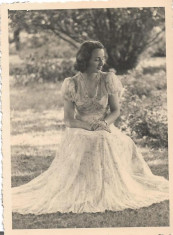 B130 Fotografie tanara in rochie de vara anii 1930 foto