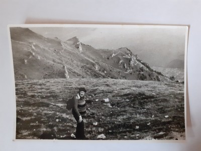 Fotografie dimensiune CP cu un bărbat la munte foto
