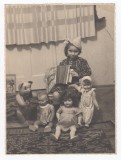 Fotografie format mare - Fetita cu jucarii - atelier foto Eugeniu Statescu Bucuresti