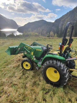 Tractor John Deere 3036E foto