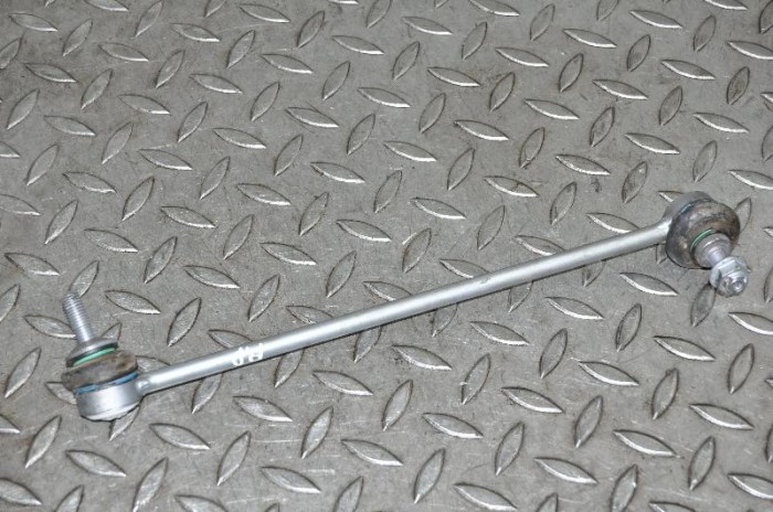 Bieleta stabilizatoare dreapta față BMW 4 Coupe F32, F82 2017 OEM: 2264644 | 3560217