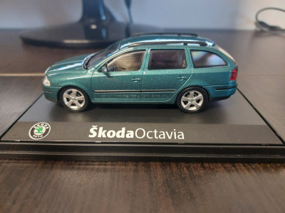 Macheta SKODA OCTAVIA 2 COMBI 2004 green island - Abrex, 1/43, dealer edition. foto