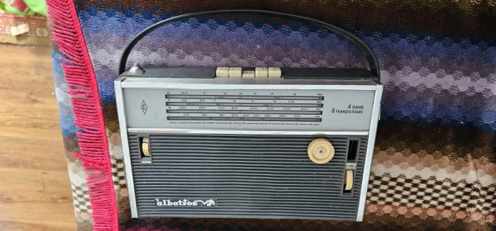 RADIO PORTABIL ALBATROS FABRICAT DE ELECTRONICA FUNCTIONEAZA LUNGI SI MEDII