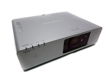 Panasonic PT-F200 XGA 3500 lumeni 1024x768 2753 ore foto