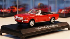 Ford Mustang Convertible - MOTORMAX 1/43 foto