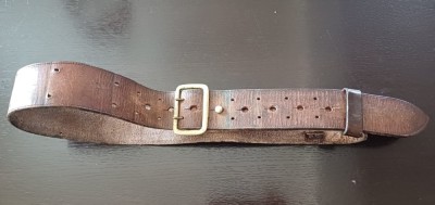 NI69 Centură de ofițer rom&amp;acirc;n, anii 1930-1940, modificată &amp;icirc;n epocă prin &amp;icirc;ndepărtarea at&amp;acirc;rnătorilor pentru sabie și a diagonalei foto