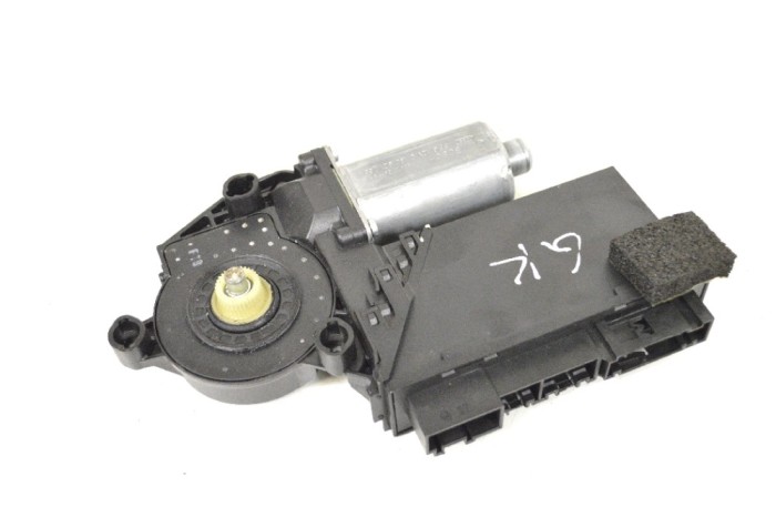 Motor macara geam ușă st&acirc;nga spate PORSCHE CAYENNE 9PA 2005 OEM: 7L0959795A 11619100
