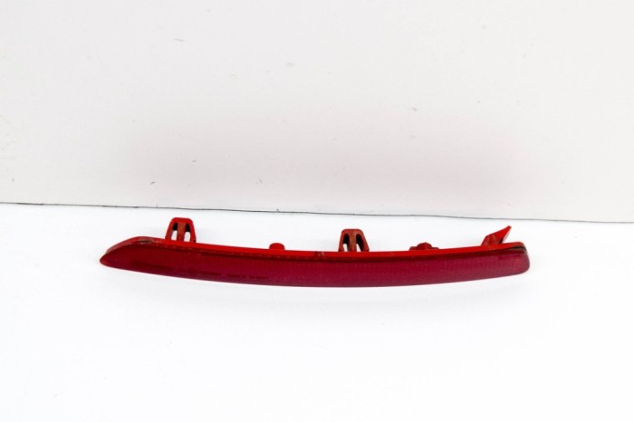 Reflector bara de protecție dreapta spate BMW 3 F30, F80 2016 OEM: 24135110,7400208 15061797