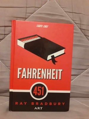 FAHRENHEIT 451-RAY BRADBURY (ROMANA) EDITIE CARTONATA foto
