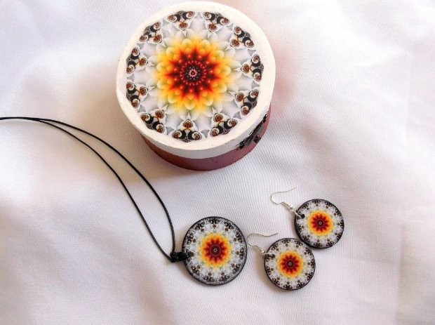 Set cadou cutie rotunda, pandantiv si cercei cu mandala 39764