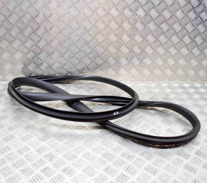 Garnitura ușă st&acirc;nga spate TESLA MODEL Y 2020 OEM: 1497675-00-A,1497676-00-A