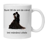 Cana alba personalizata &quot;sunt 30 ani de cand imi mananci zilele&quot;, INOVATIX&reg;. 330ml, Oem