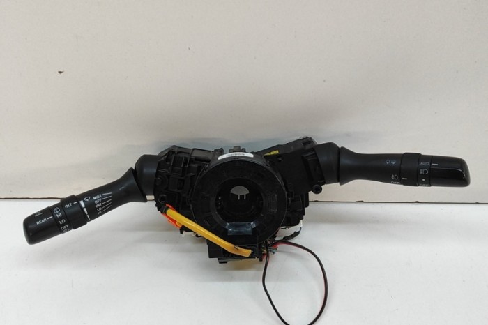 Maneta semnalizare ștergătoare TOYOTA PRIUS _W3_ 2015 OEM: 42070-5SUD26,42132-17J578,00060-39SUG97,84652-42132,84140-42070 | 32051593