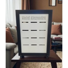 Ramă suport medalii A4 personalizată &ndash; 10-12 medalii, cu nume gravat