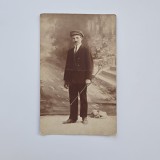 Fotografie format CP: Fotograf ambulant, Portret de barbat impreuna cu catelul, ca. 1910 / decor - fundal de studio / Romania