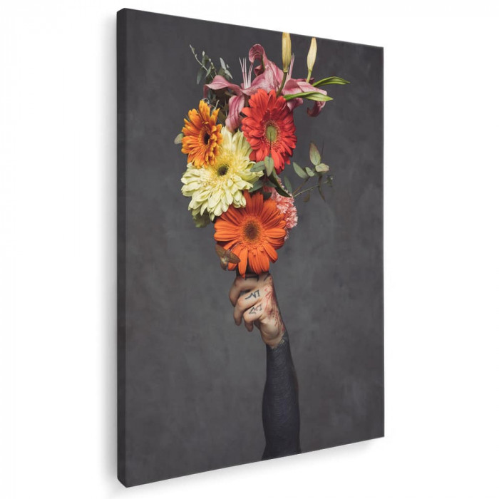 Tablou mana cu buchet flori variate Tablou canvas pe panza CU RAMA 50x70 cm