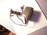 Alimentator RECOTON provenienta SUA se alimenteaza la 110V, scoate 3V-4.5V-6V-7.5V-9V-12V curent continuu, mufe multiple, verificat, este functional