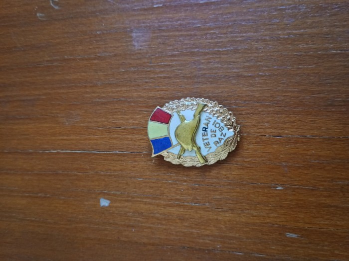 Insigna RSR ,VETERAN DE RAZBOI .
