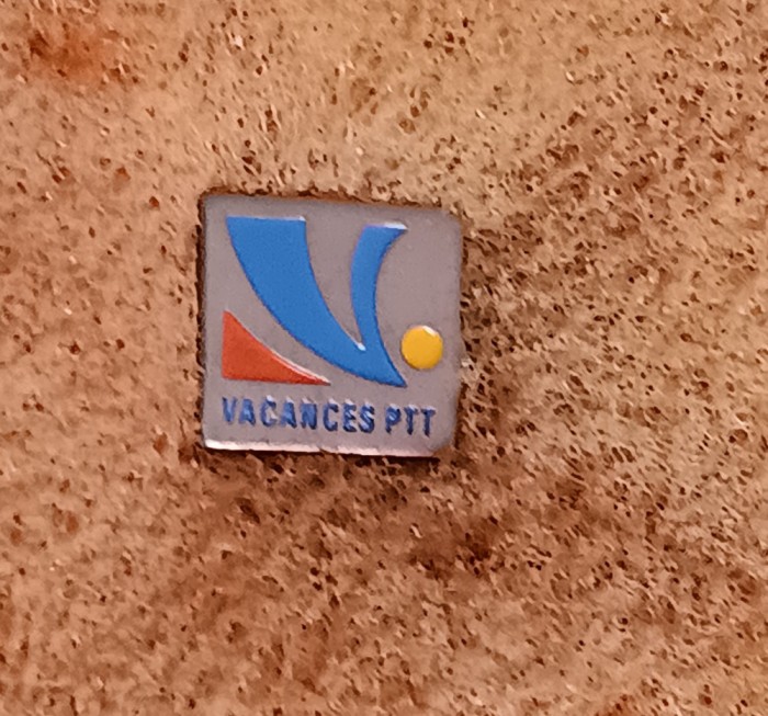 QW9 L 89 - insigna - tematica reclama - Vacances PTT