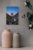 Tablou Canvas, "Copacul singuratic &icirc;ntre st&acirc;nci reci", Copac, Răsărit, Piatră, Deal, Cer, Singurătate, Natură, Contrast, Tranquilitate, Peisaj, 26 x 3