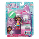 Cumpara ieftin Gabbys Dollhouse Set Papusa 9.7cm cu Pisicuta Bucataria lui Gabby