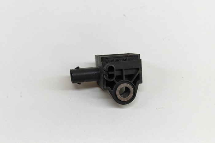 Senzor de impact dreapta față VW GOLF VII 5G1, BQ1, BE1, BE2 2014 OEM: 5Q0907651 28840383
