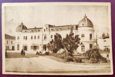Campulung Muscel - Vedere - Hotelul de Stat nr.1 - 1957 RPR - printata, circulata la Moroeni, 2 timbre intacte, stampile lizibile foto